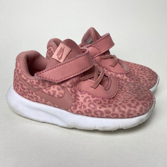 nike pink leopard print shoes